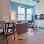 Stylish 2Br Apartment With Optional Parking, Patio And Gym Near Mccormick Place, Shedd Aquarium, Field Museum & Lakefront Trail