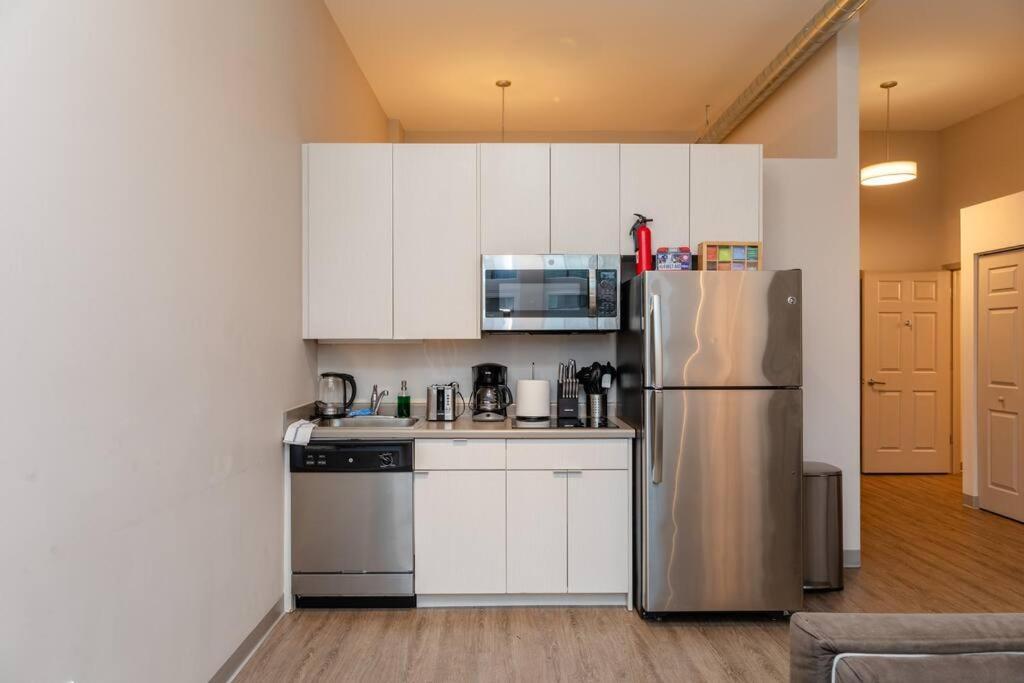 Stylish 2Br Apartment With Optional Parking, Patio And Gym Near Mccormick Place, Shedd Aquarium, Field Museum & Lakefront Trail Apartment
