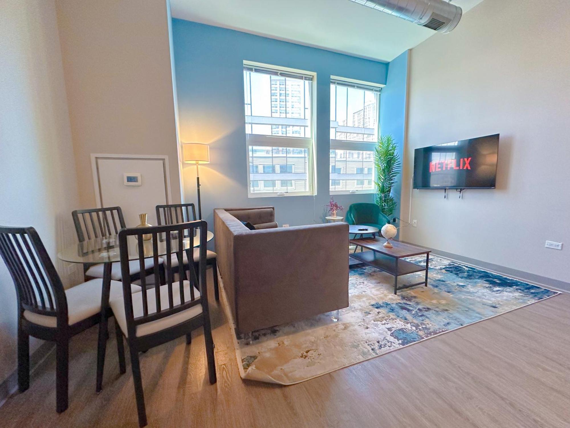 Apartment Stylish 2Br Apartment With Optional Parking, Patio And Gym Near Mccormick Place, Shedd Aquarium, Field Museum & Lakefront Trail *