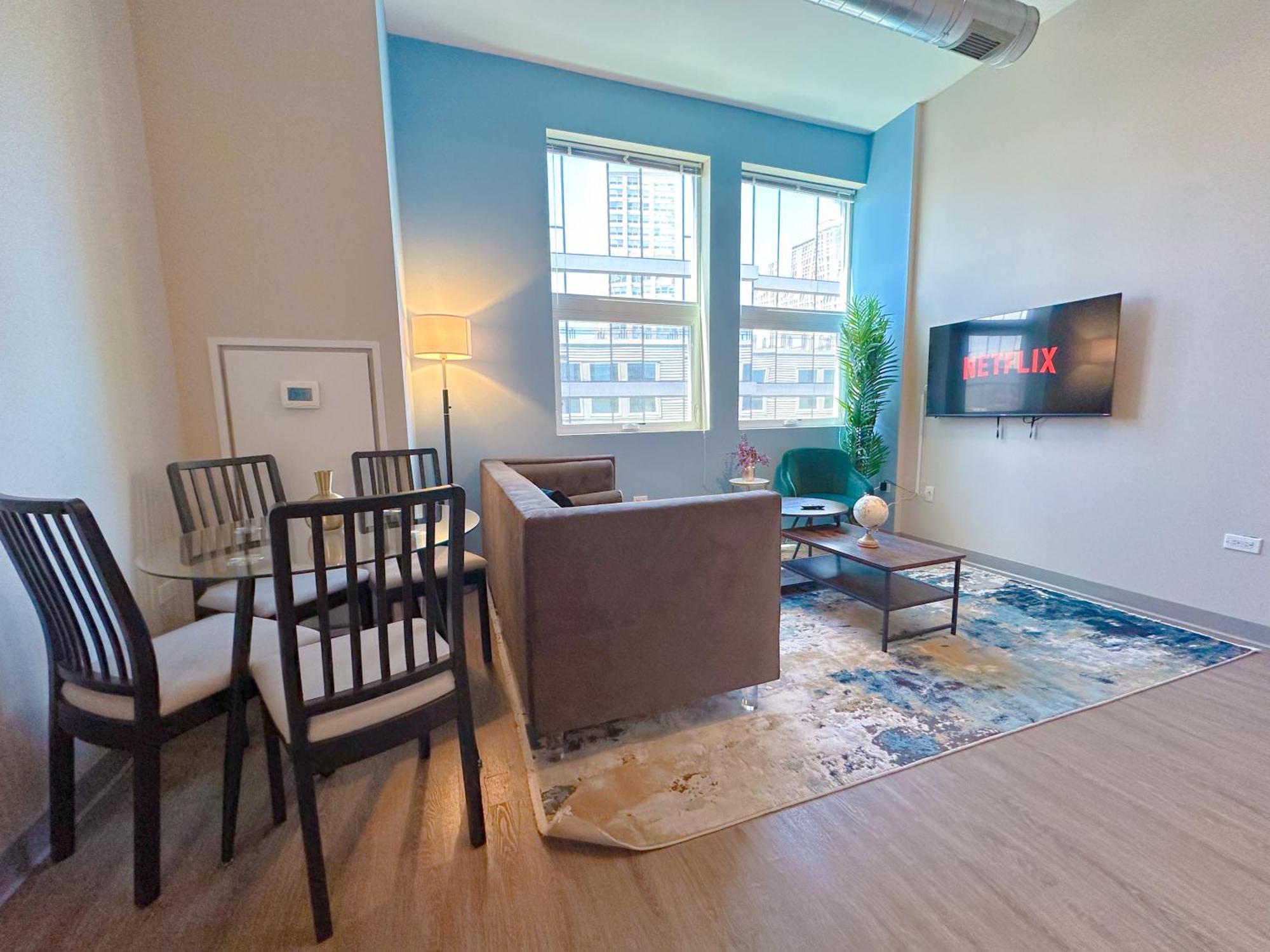Stylish 2Br Apartment With Optional Parking, Patio And Gym Near Mccormick Place, Shedd Aquarium, Field Museum & Lakefront Trail Apartment