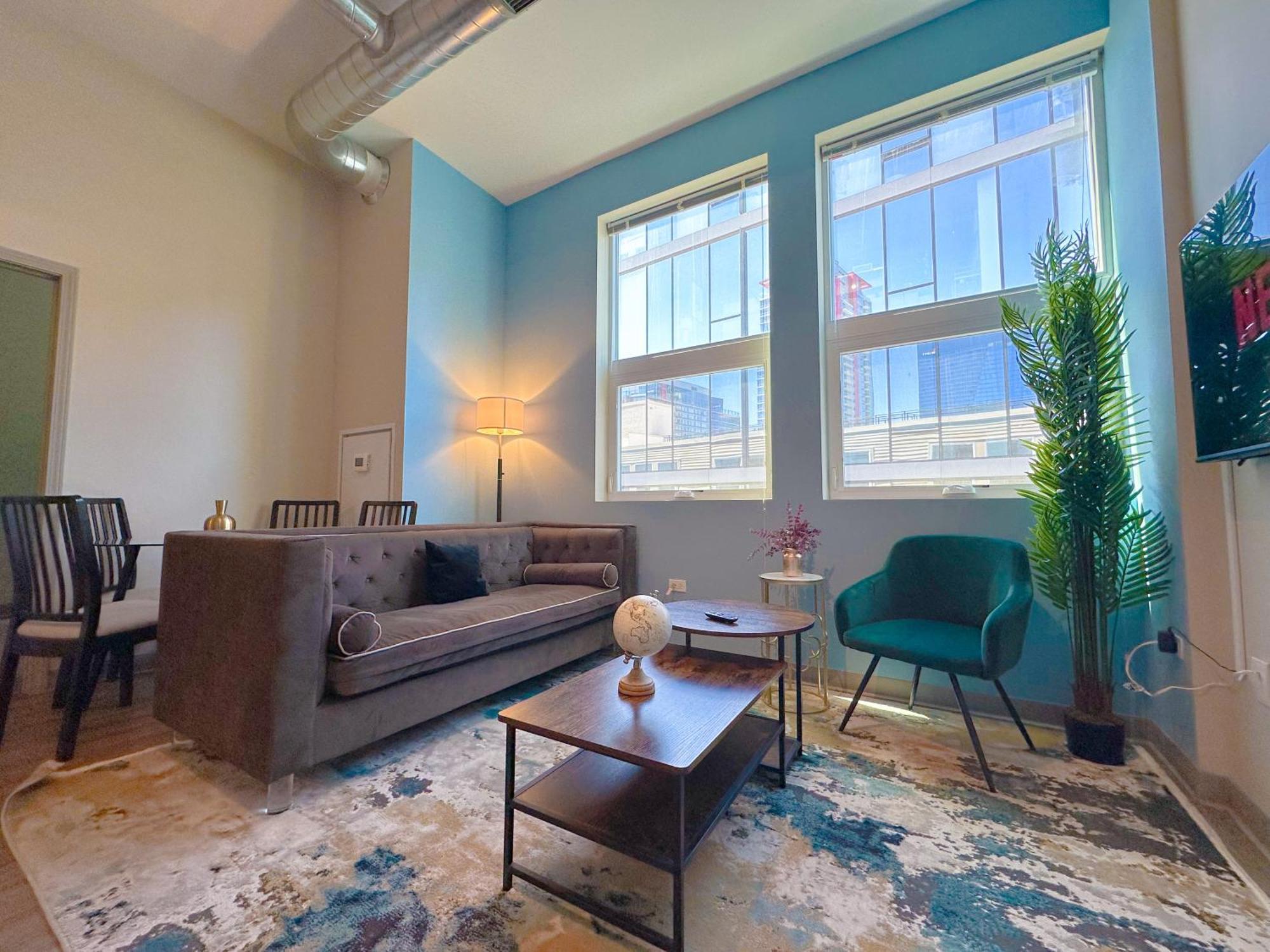 Stylish 2Br Apartment With Optional Parking, Patio And Gym Near Mccormick Place, Shedd Aquarium, Field Museum & Lakefront Trail Apartment *